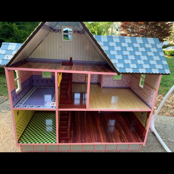 A Fancy Doll House - Picture 8 of 8